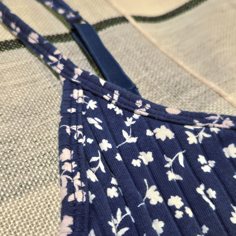 Two Old Navy White And Blue Floral Crop Tank Top With Shelf Bra, Bramis Med Tall - Picture 3 of 5